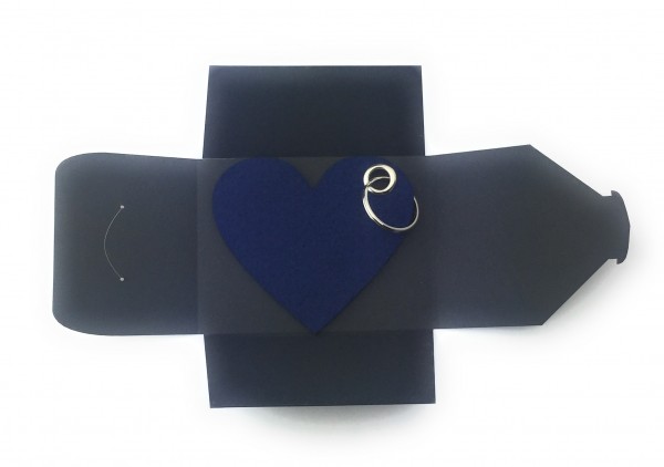 Schlüsselanhänger aus Filz optional mit Namensgravur - Herz / Liebe gross - marineblau als Schlüssel