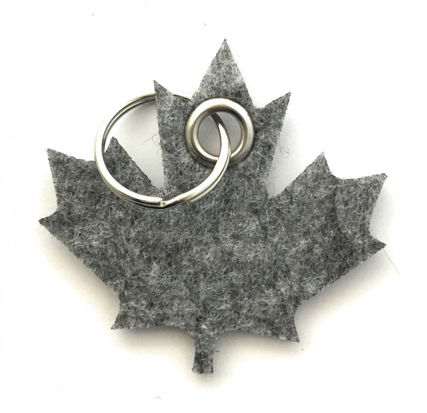 Ahorn-Blatt / Kanada - Filz-Schlüsselanhänger - Farbe: grau meliert - optional mit Gravur / Aufdruck