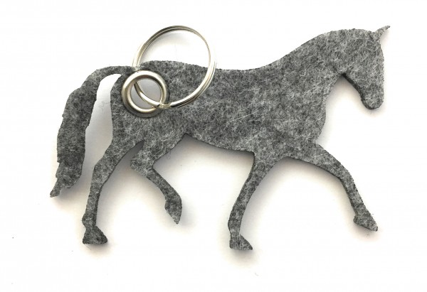 Pferd / Dressur / Reiten /laufend - Filz-Schlüsselanhänger - Farbe: grau meliert - optional mit Grav